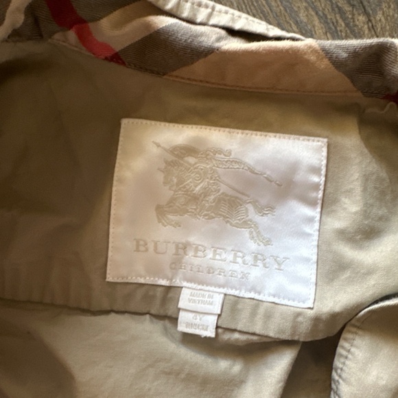 Burberry - Picture 2 of 2